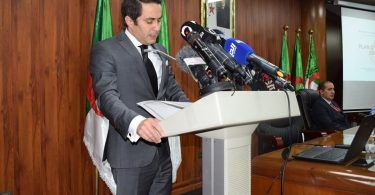 خالدي يعترف بتعرض وزارة الشباب والرياضة لضغوط