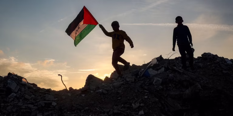 شهداء بقصف "إسرائيلي" رغم بدء تنفيذ اتفاق وقف إطلاق النار